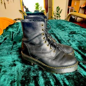 Doc Martens Shriver Boot women’s 9